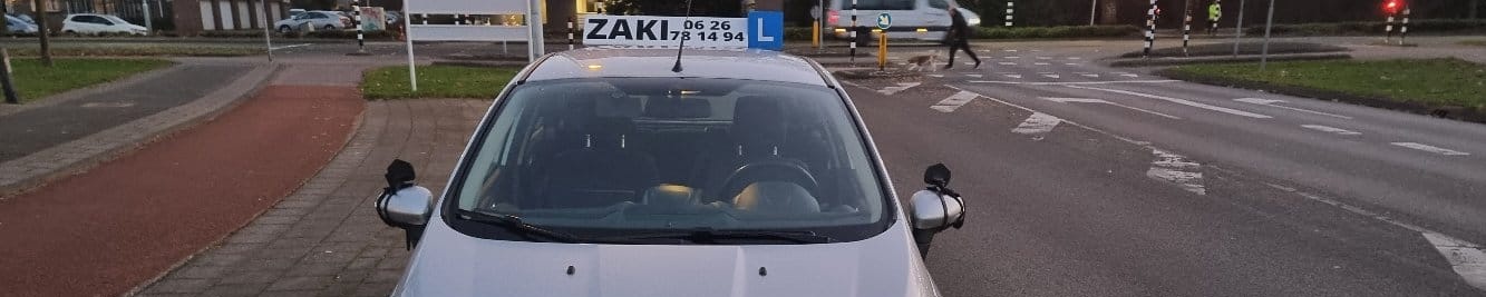 De lesauto van Rijschool Zaki